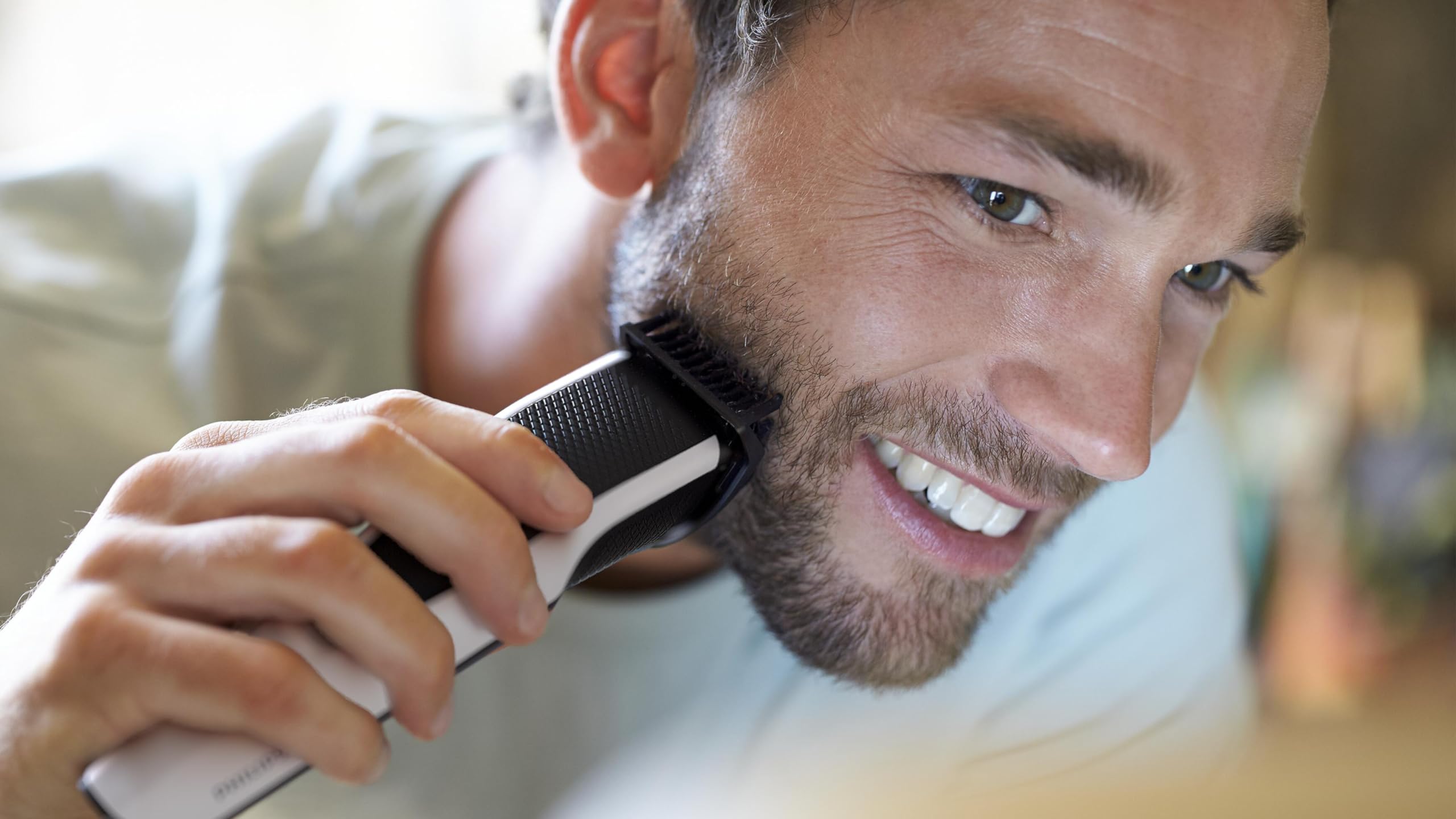 Philips Beard Tri mmer Series 3000 with Lift & Trim PRO system (Model BT3206/13),White/Black, Packaging may vary