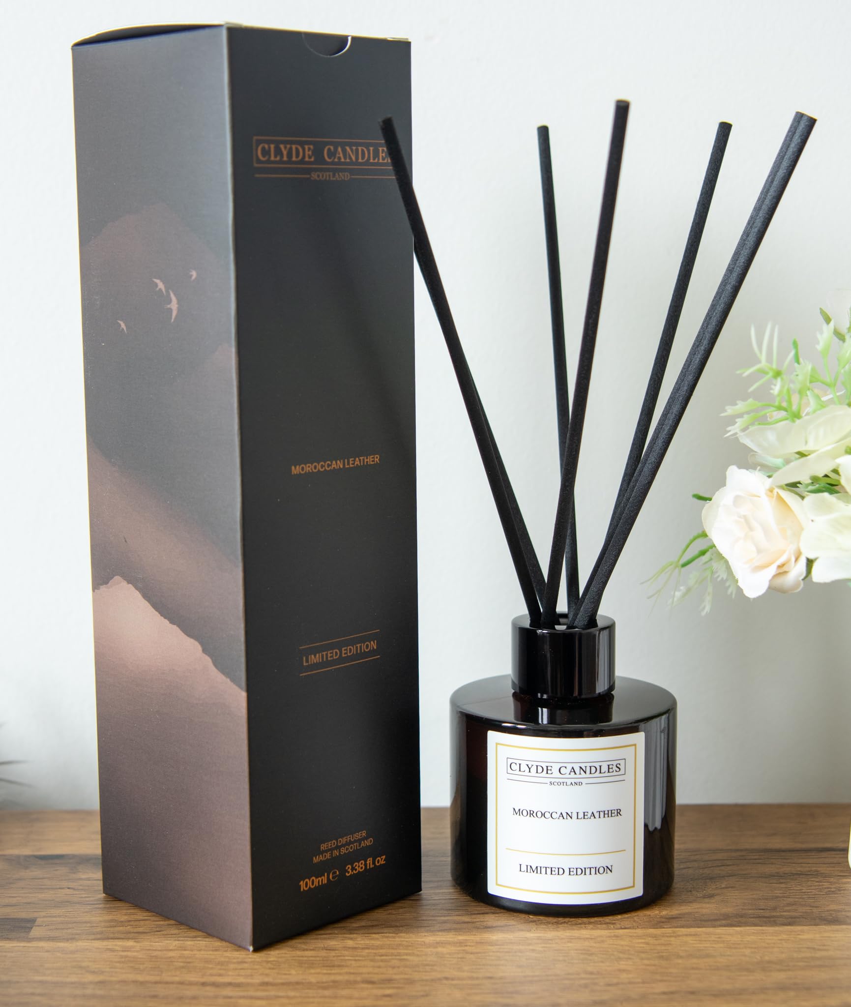 Oakmoss & Cedarwood Reed Diffuser - Clyde Candles Diffuser Oil with a Set of 7 Fibre Sticks, 100ml, Best for Home, Kitchen, Living Room, Bathroom. Diffusers set with sticks