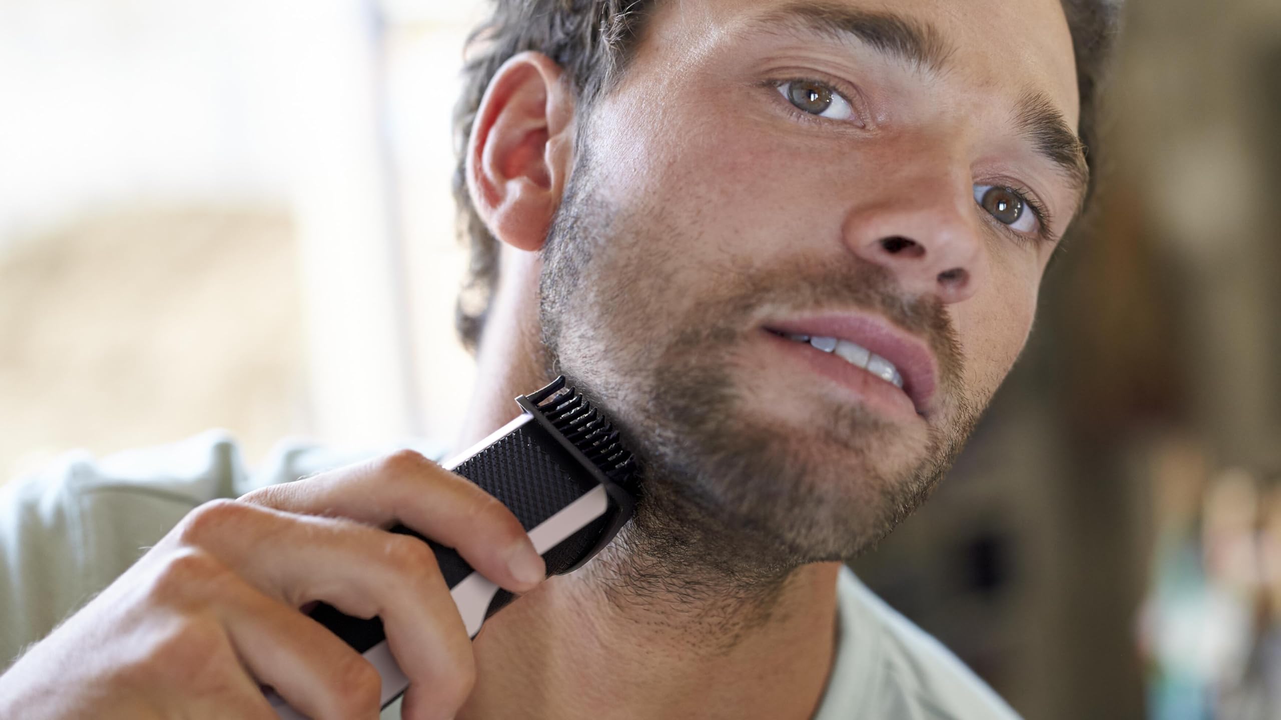 Philips Beard Tri mmer Series 3000 with Lift & Trim PRO system (Model BT3206/13),White/Black, Packaging may vary