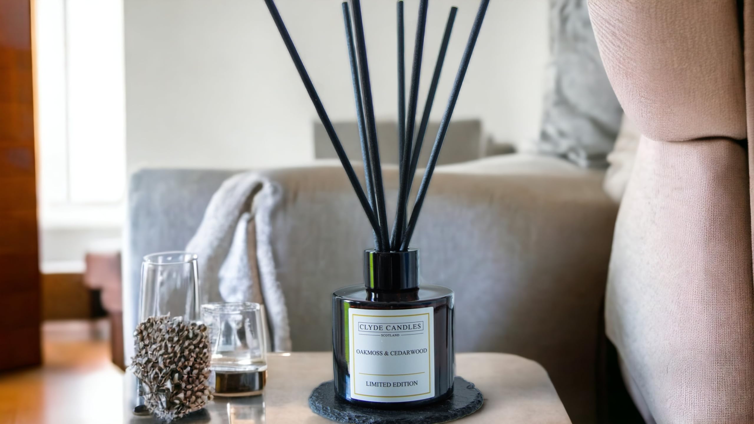 Oakmoss & Cedarwood Reed Diffuser - Clyde Candles Diffuser Oil with a Set of 7 Fibre Sticks, 100ml, Best for Home, Kitchen, Living Room, Bathroom. Diffusers set with sticks