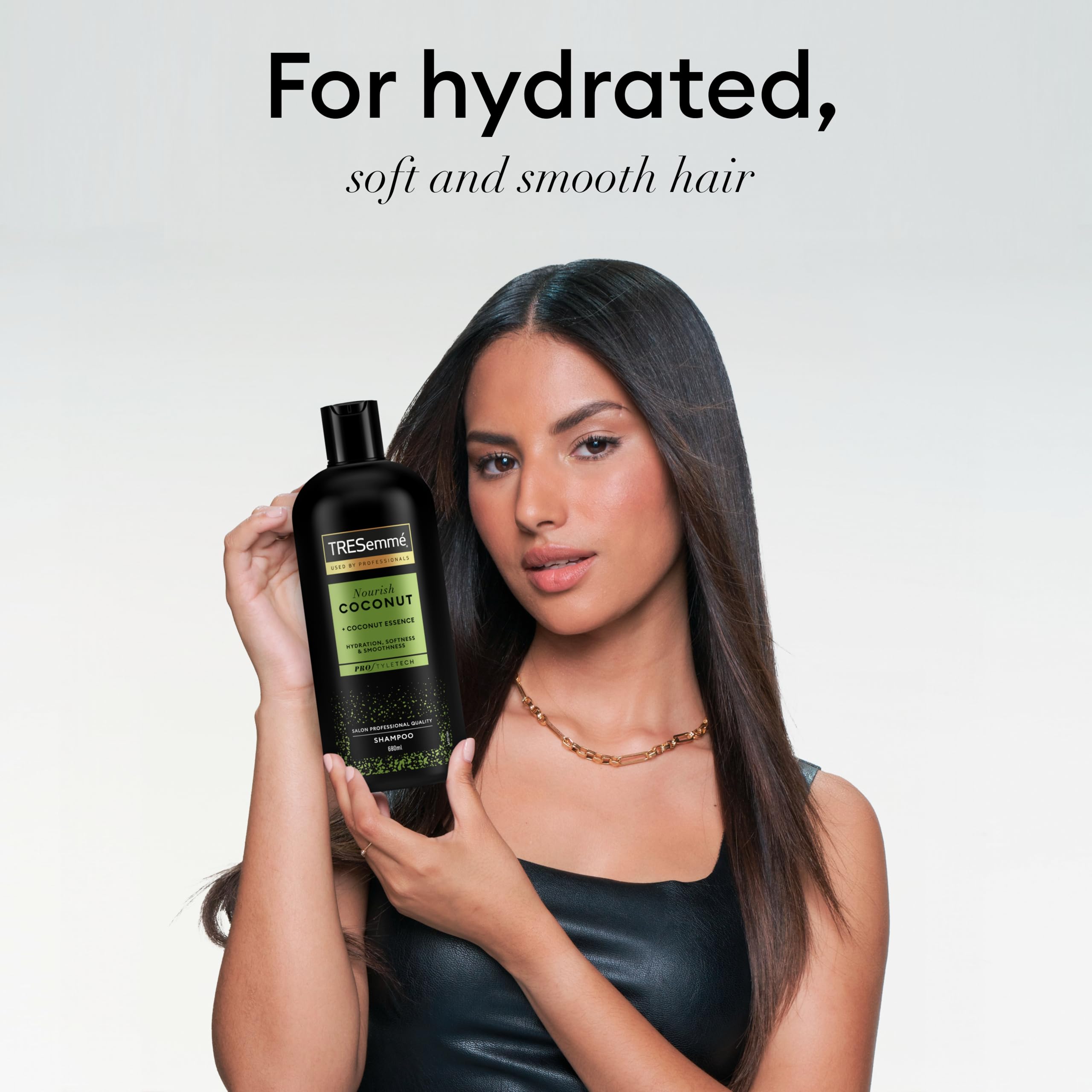 TRESemmé Nourish Coconut Shampoo for hydrated, soft & smooth hair with Coconut Essence 6x 680 ml